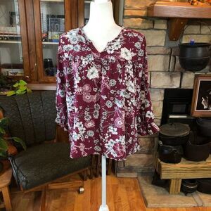 Lake Flower size Medium wine colored floral v/neck
